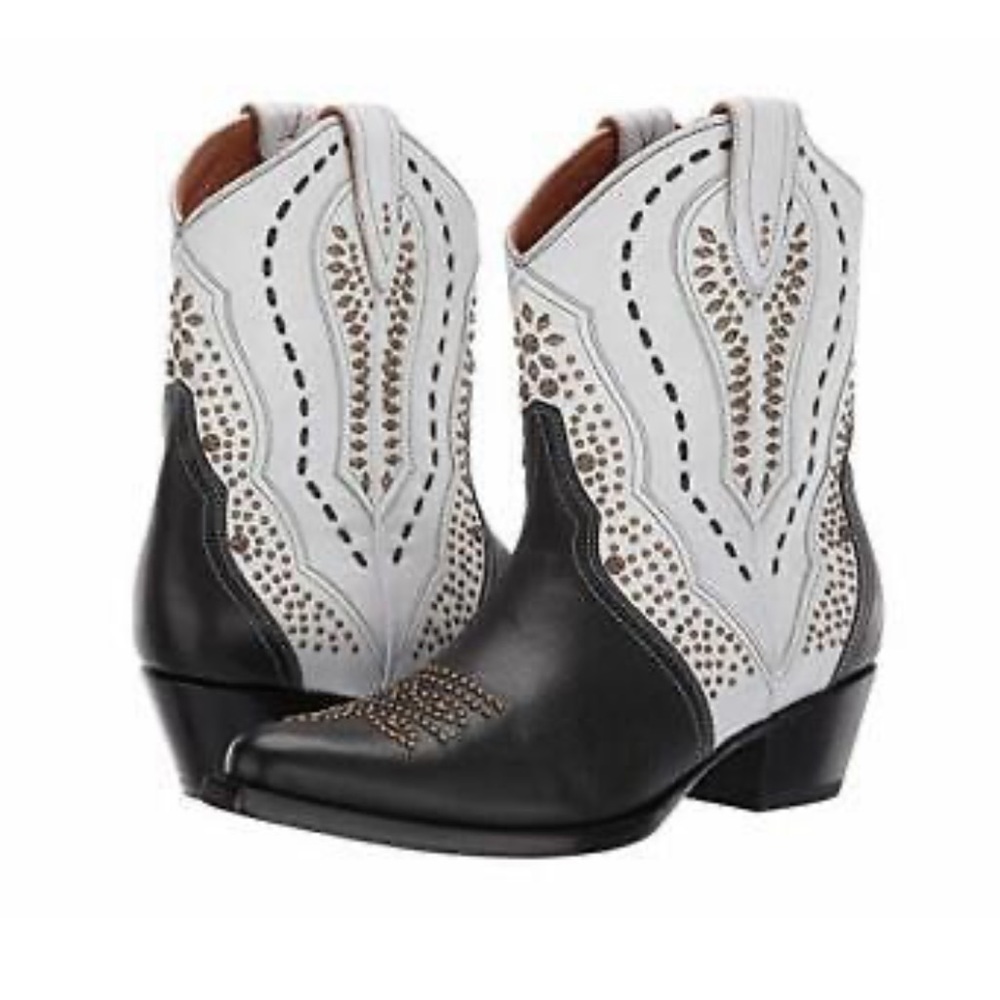 RARE FRYE Tulsa stud short boot
